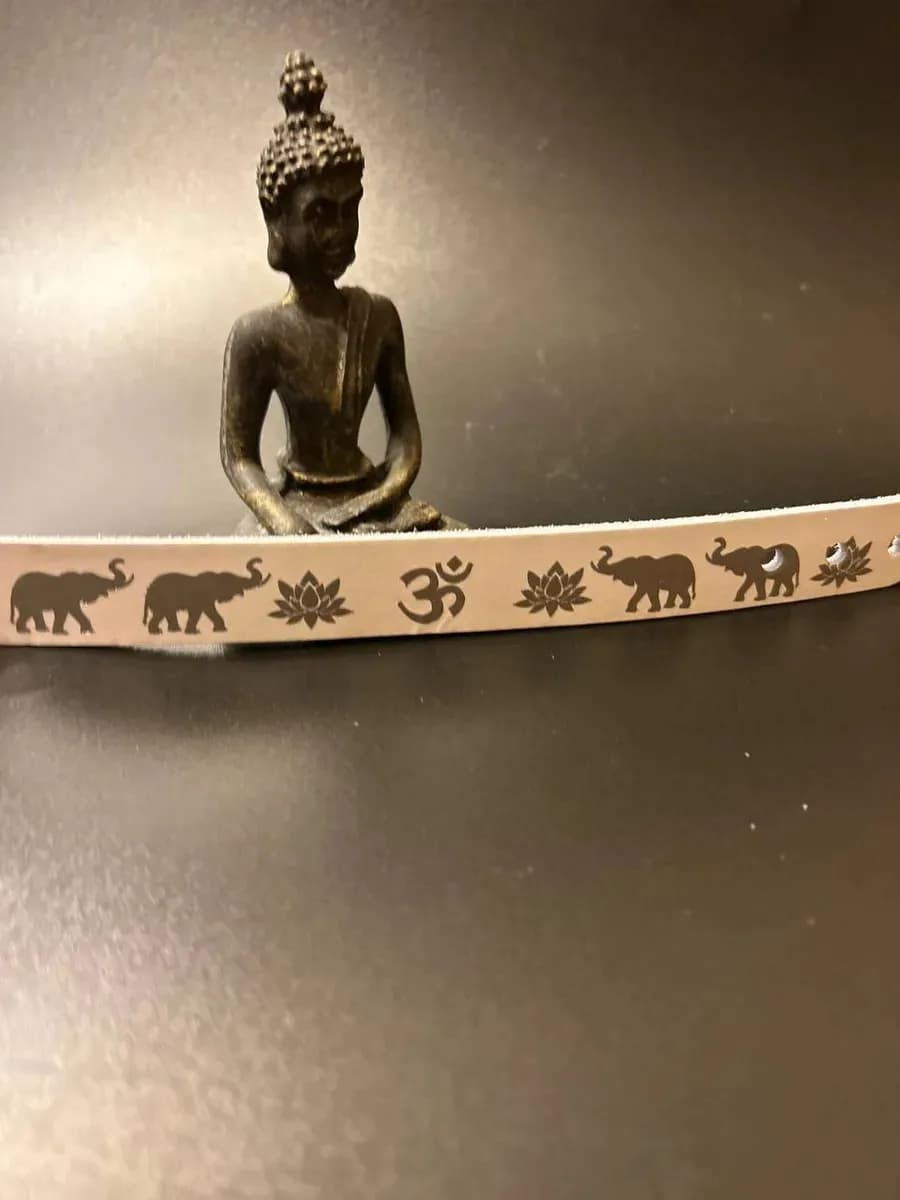 Браслет с мантрой "Ом", нат кожа, универсальный размер * A 3