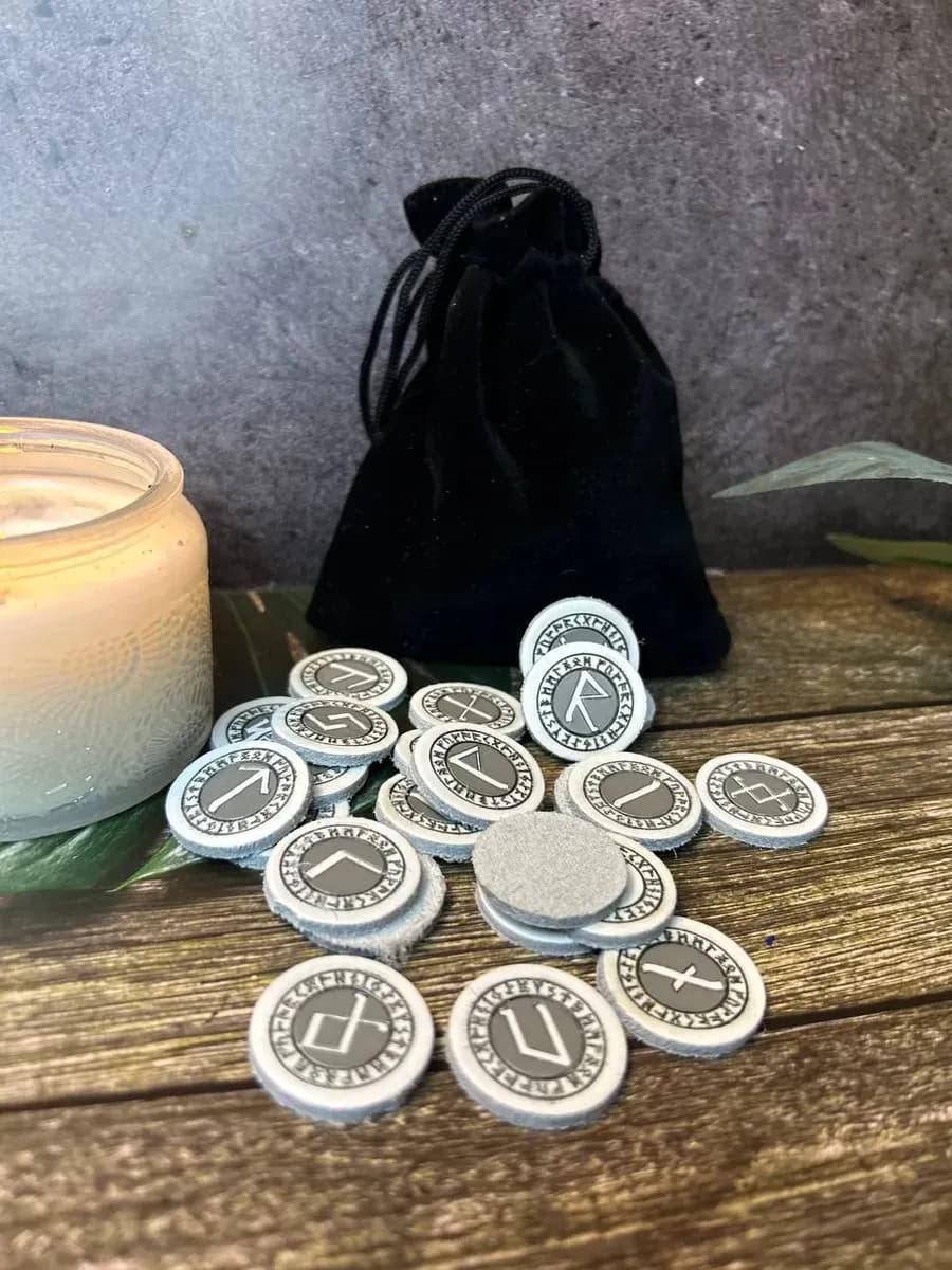 Набор скандинавских рун, 25 шт., нат.кожа (с мешочком) 3