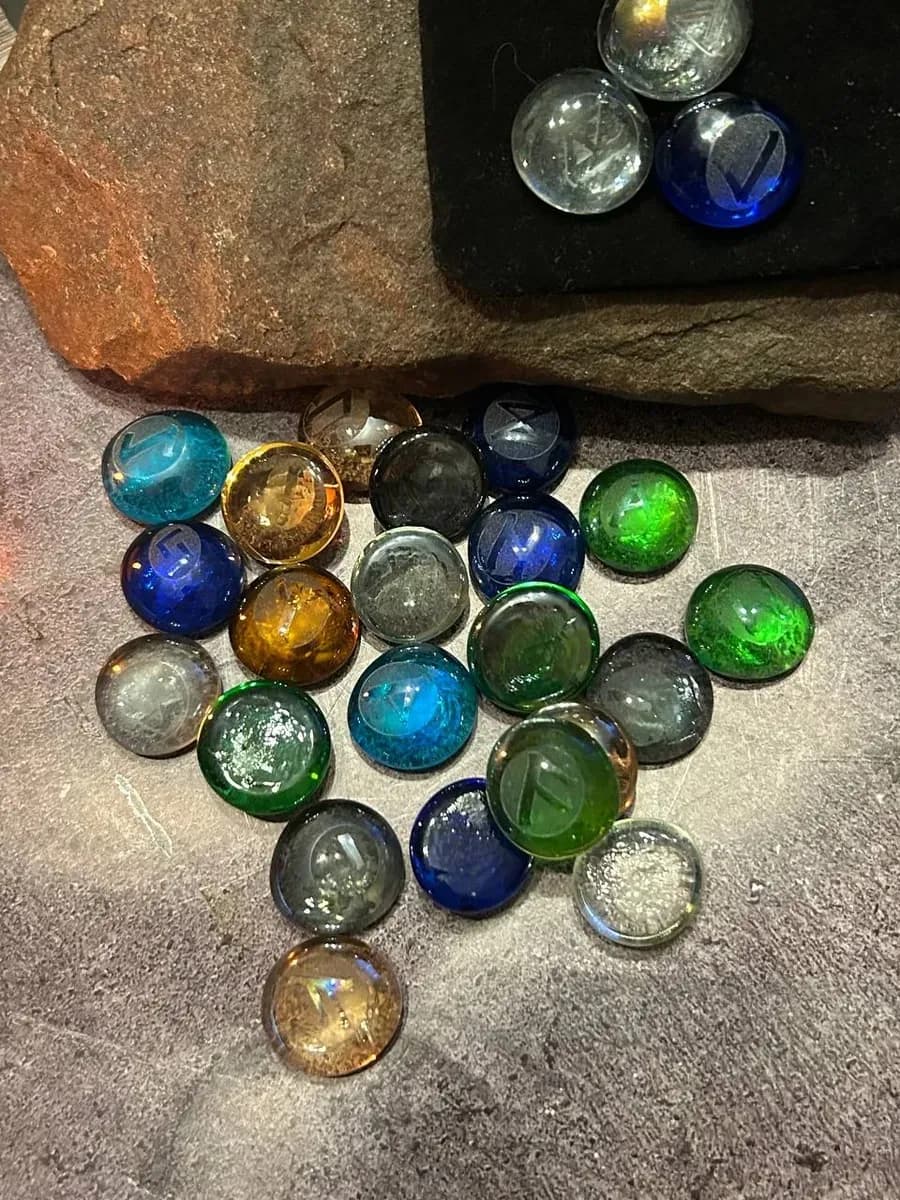 Набор скандинавских рун, 25 шт., кварц (в комплекте мешочек) 2