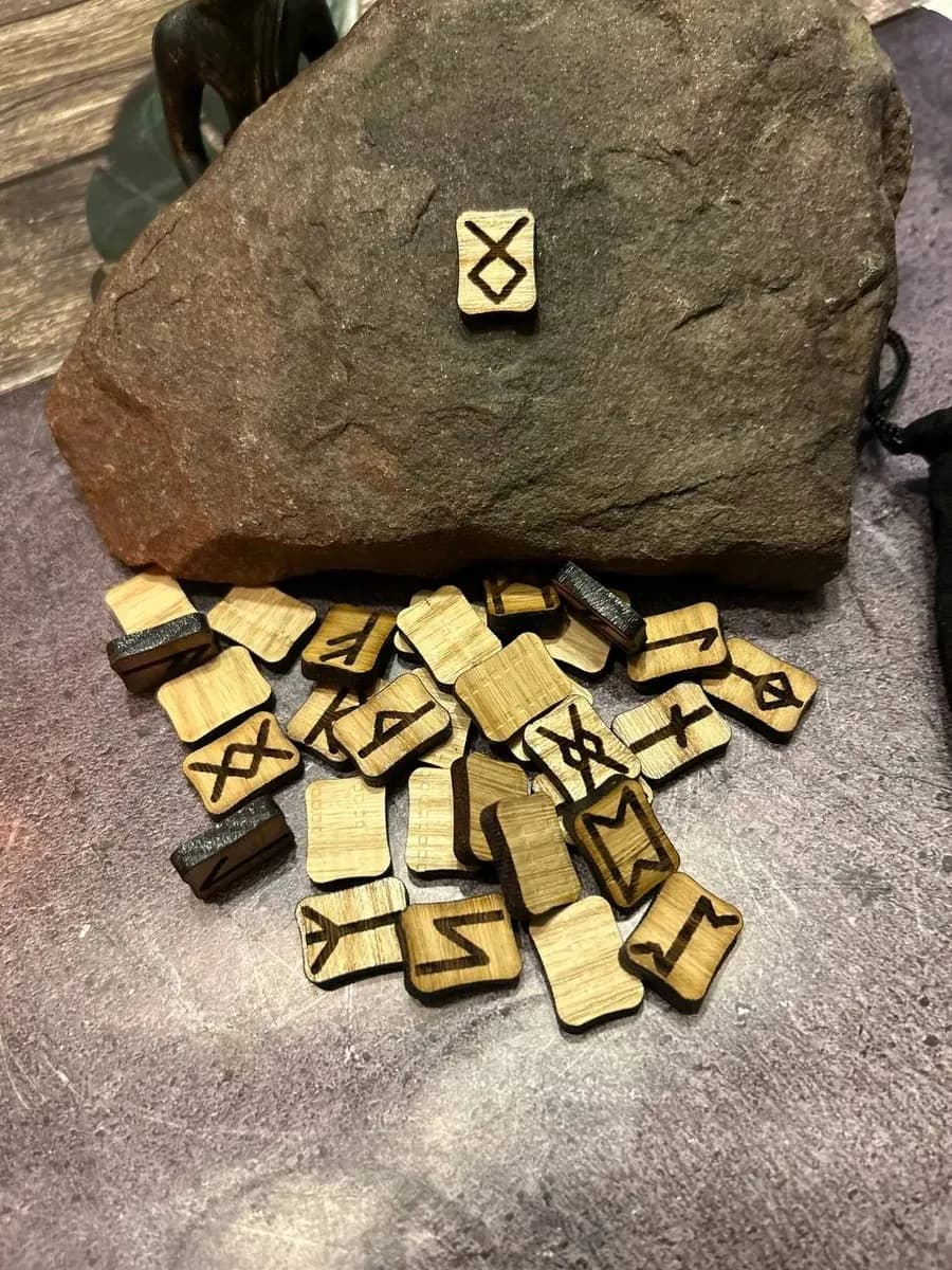 Набор нортумбрийских рун, 33 шт., бук (в комплекте мешочек) 2