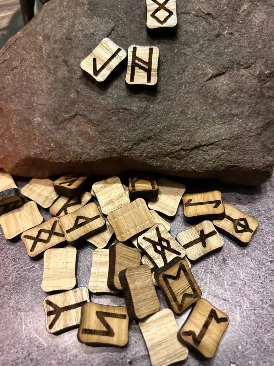 Набор нортумбрийских рун, 33 шт., бук (в комплекте мешочек) 3