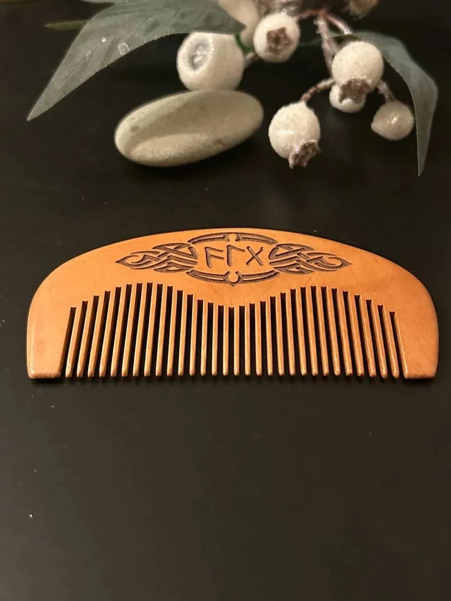 Расческа руническая "Сила любви", персиковое дерев 2