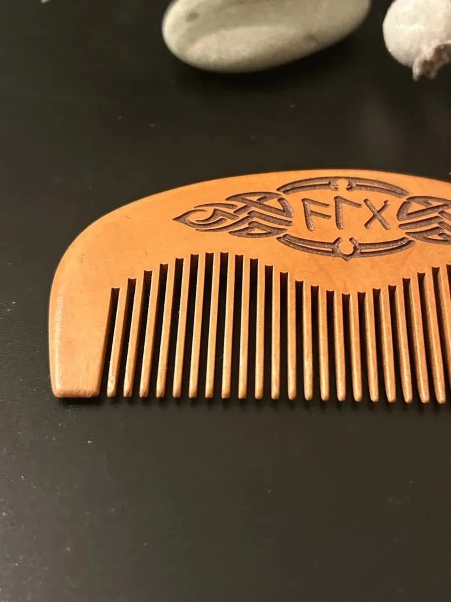 Расческа руническая "Сила любви", персиковое дерев 3