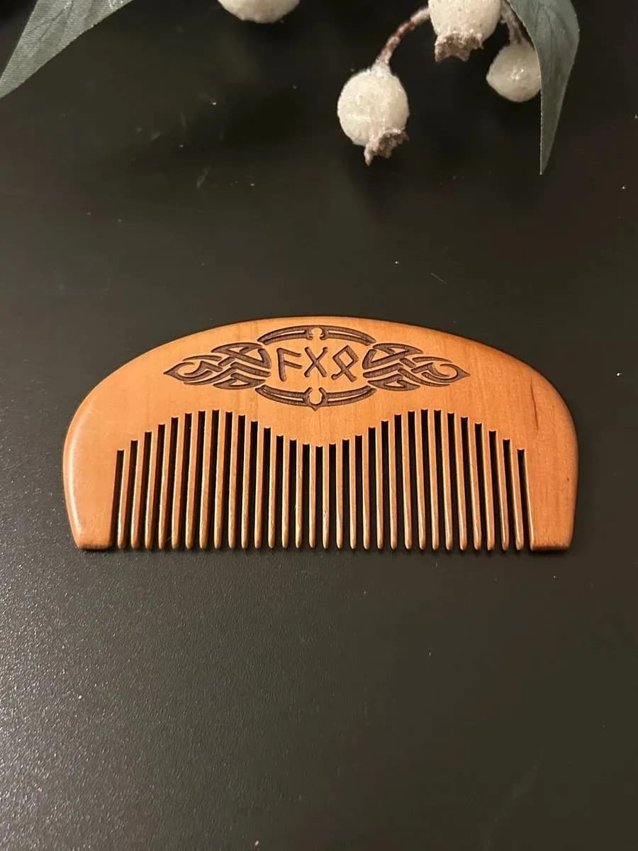 Расческа руническая "Ключ к богатству", персиковое дерево 3