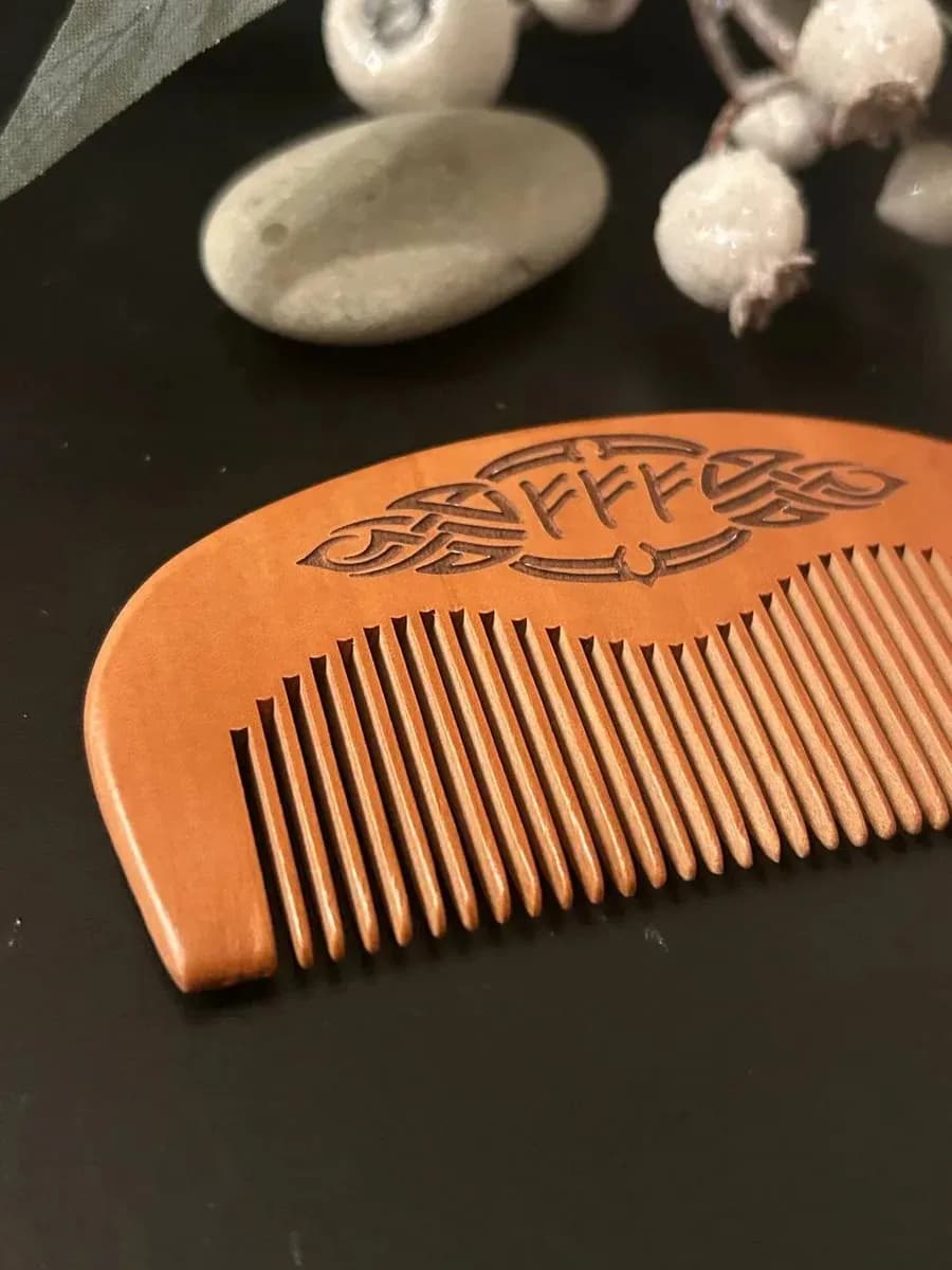 Расческа руническая "Исполнение желаний", персиковое дерево 2