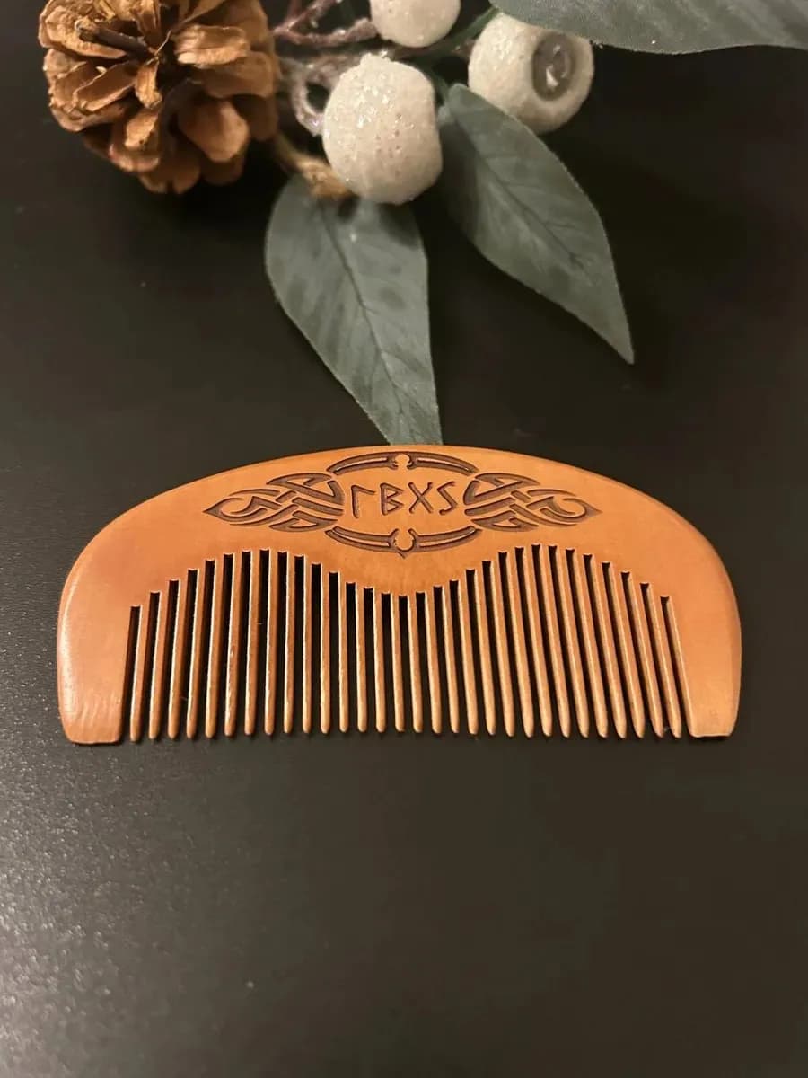 Расческа руническая "Ты неотразима!", персиковое дерево 2