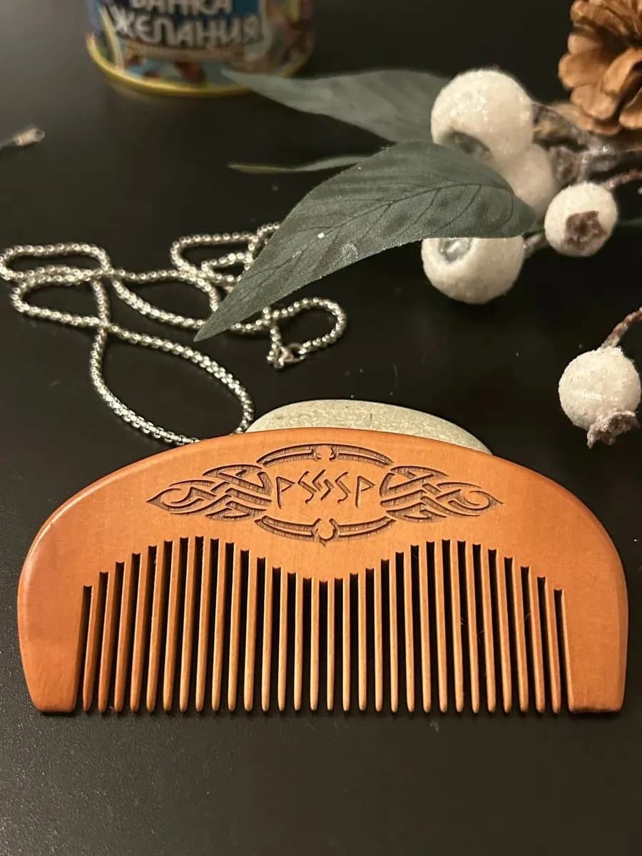 Расческа руническая "Источник счастья", персиковое дерево 2