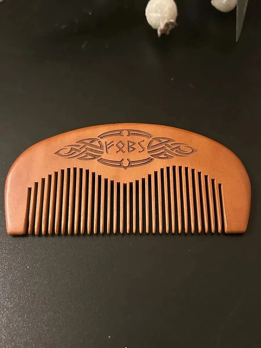 Расческа руническая "Семейная гармония", персиковое дерево 3